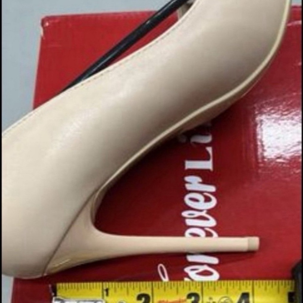 Forever Link Women's Cream Heels - Picture 5 of 7